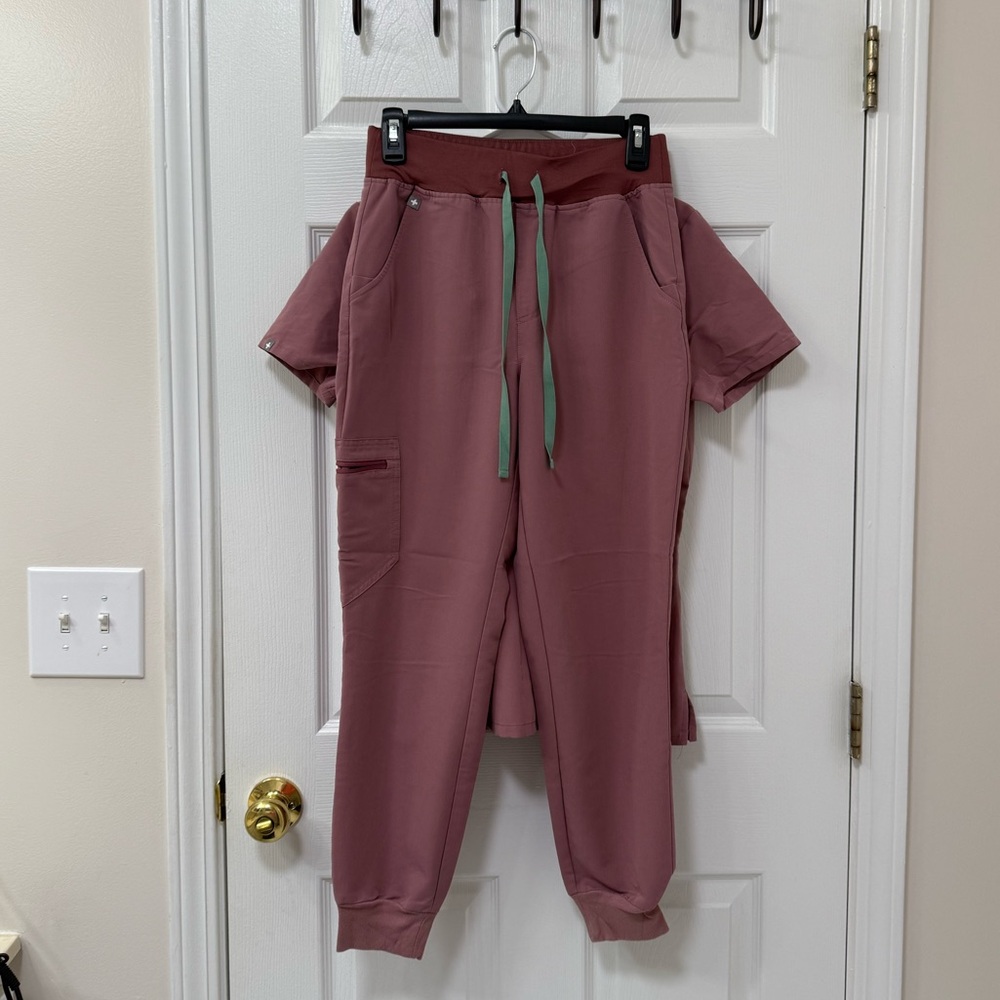 Women's Mauve Figs Scrub Set